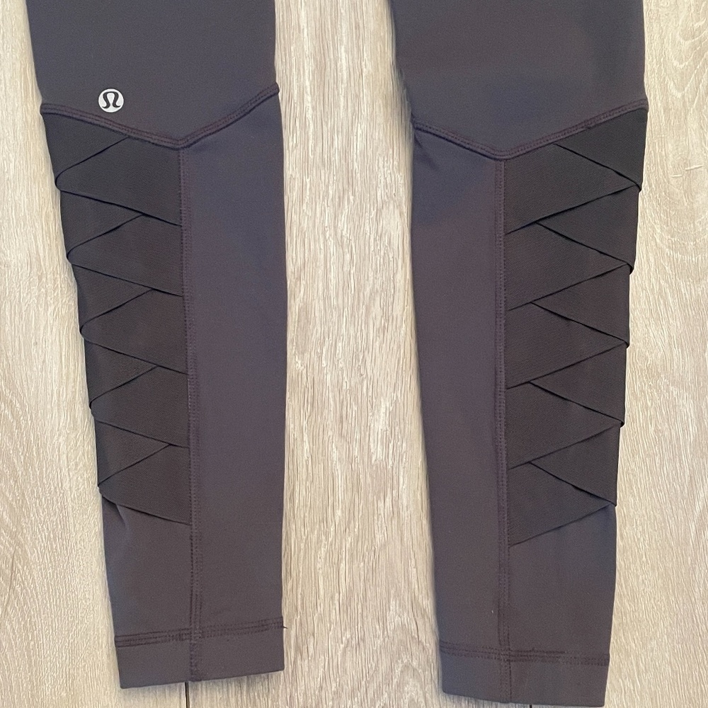 Lululemon Vintage Wunder Under Grey SZ 4
